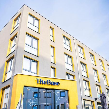 The Base Berlin One Hotel Bagian luar foto