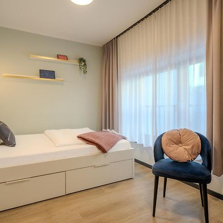 The Base Berlin One Hotel Bagian luar foto