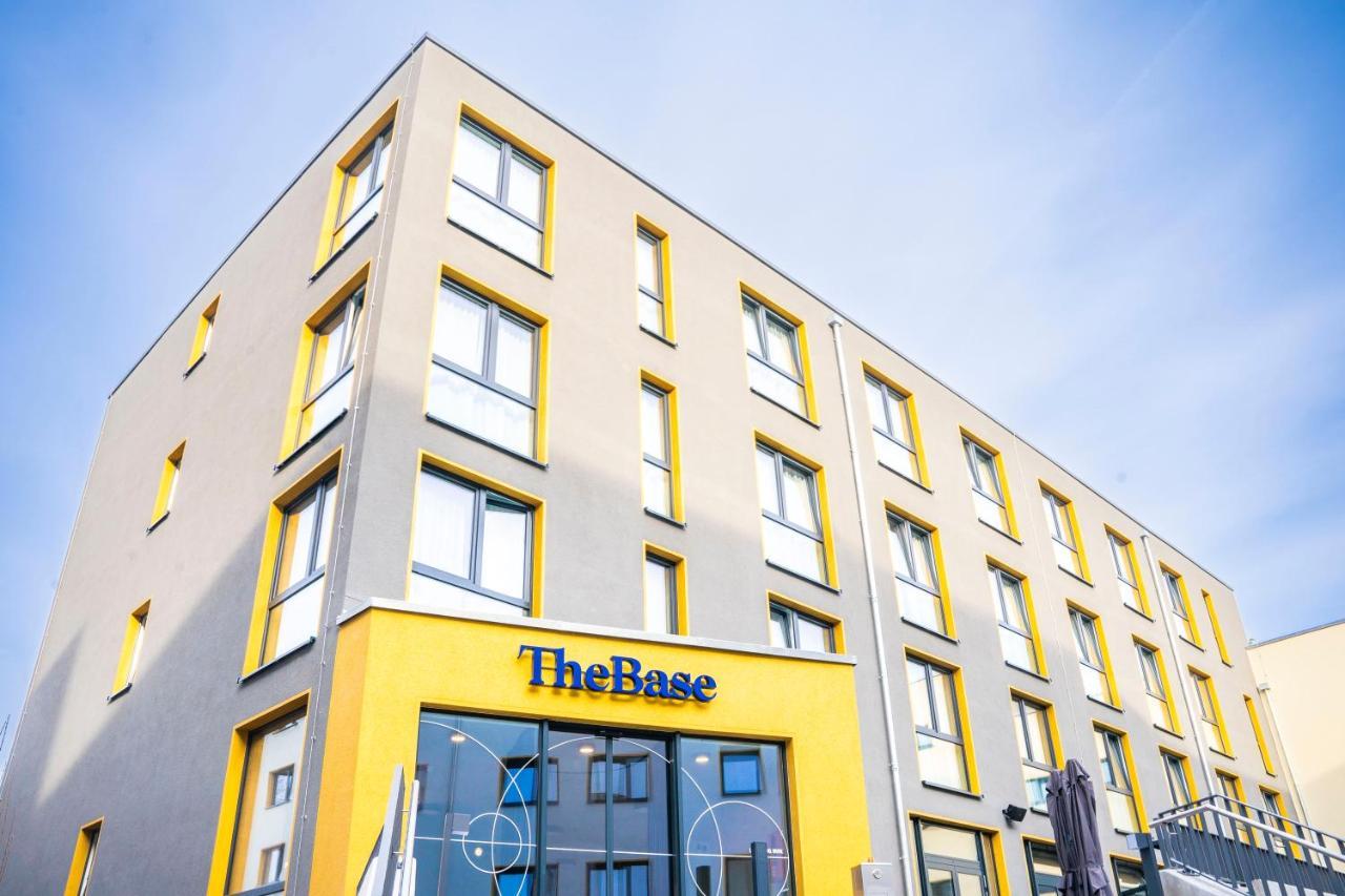 The Base Berlin One Hotel Bagian luar foto