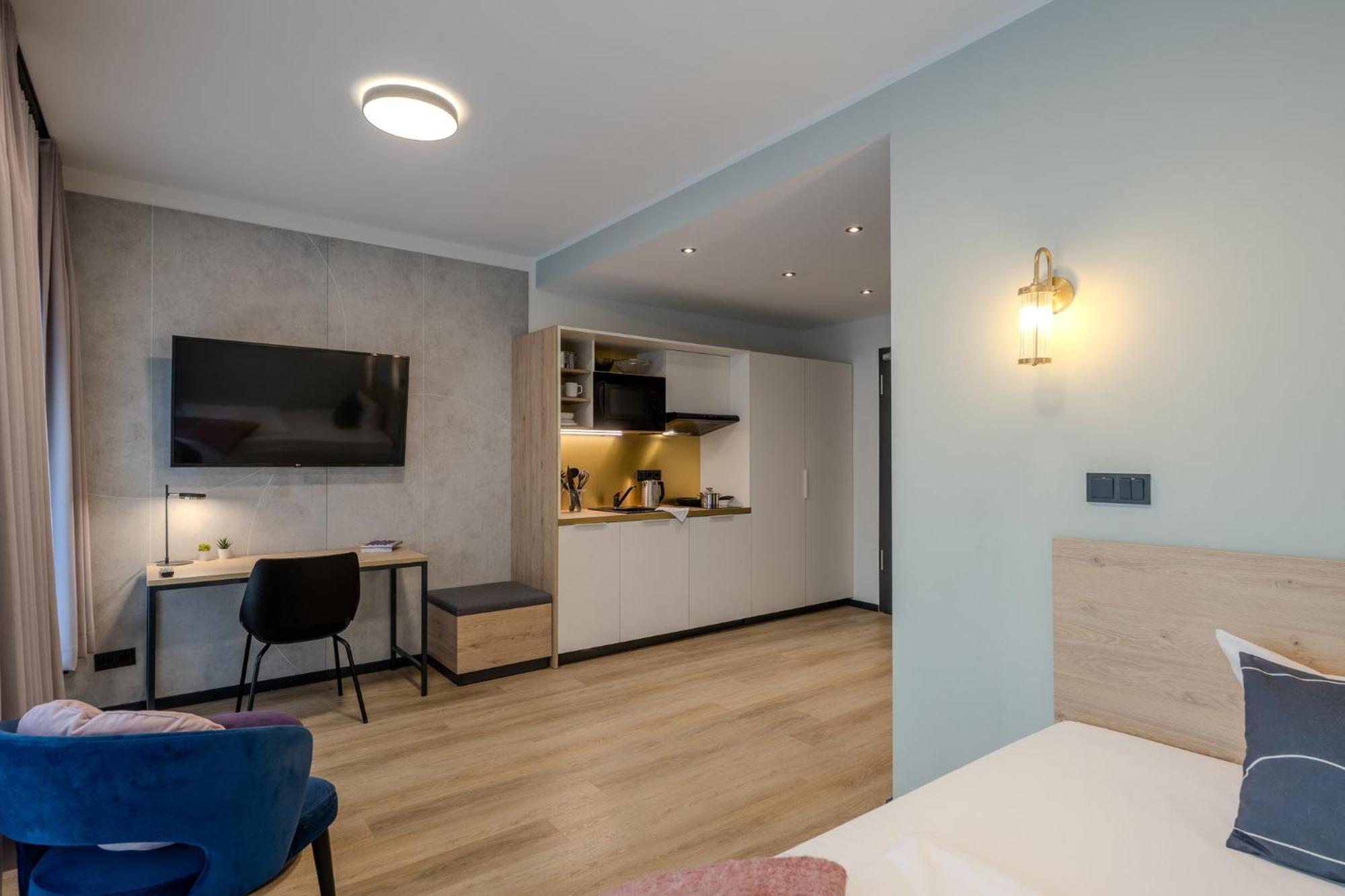 The Base Berlin One Hotel Bagian luar foto