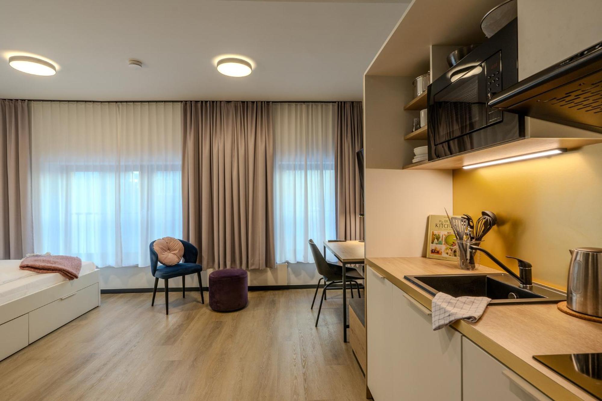 The Base Berlin One Hotel Bagian luar foto