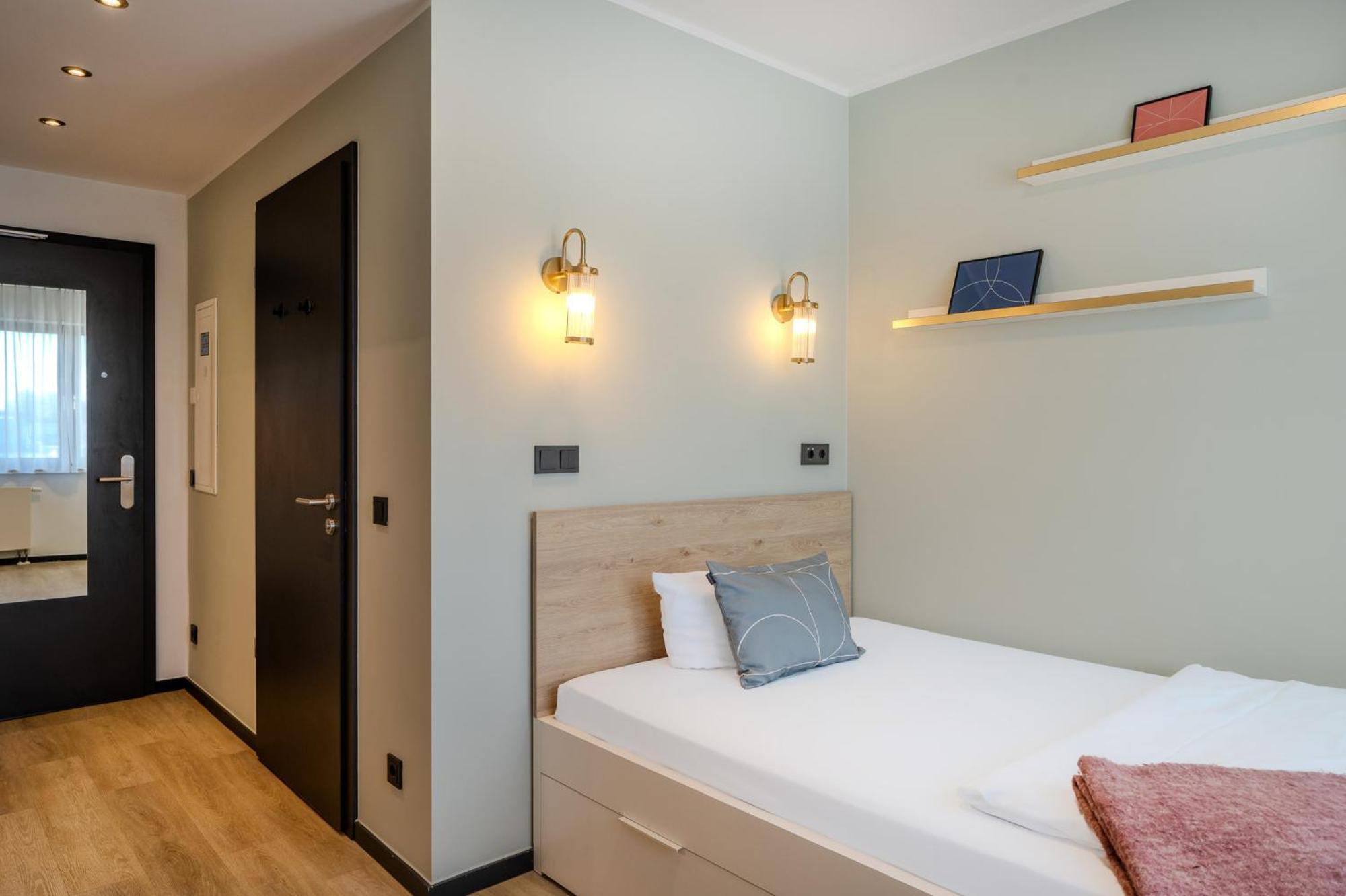 The Base Berlin One Hotel Bagian luar foto