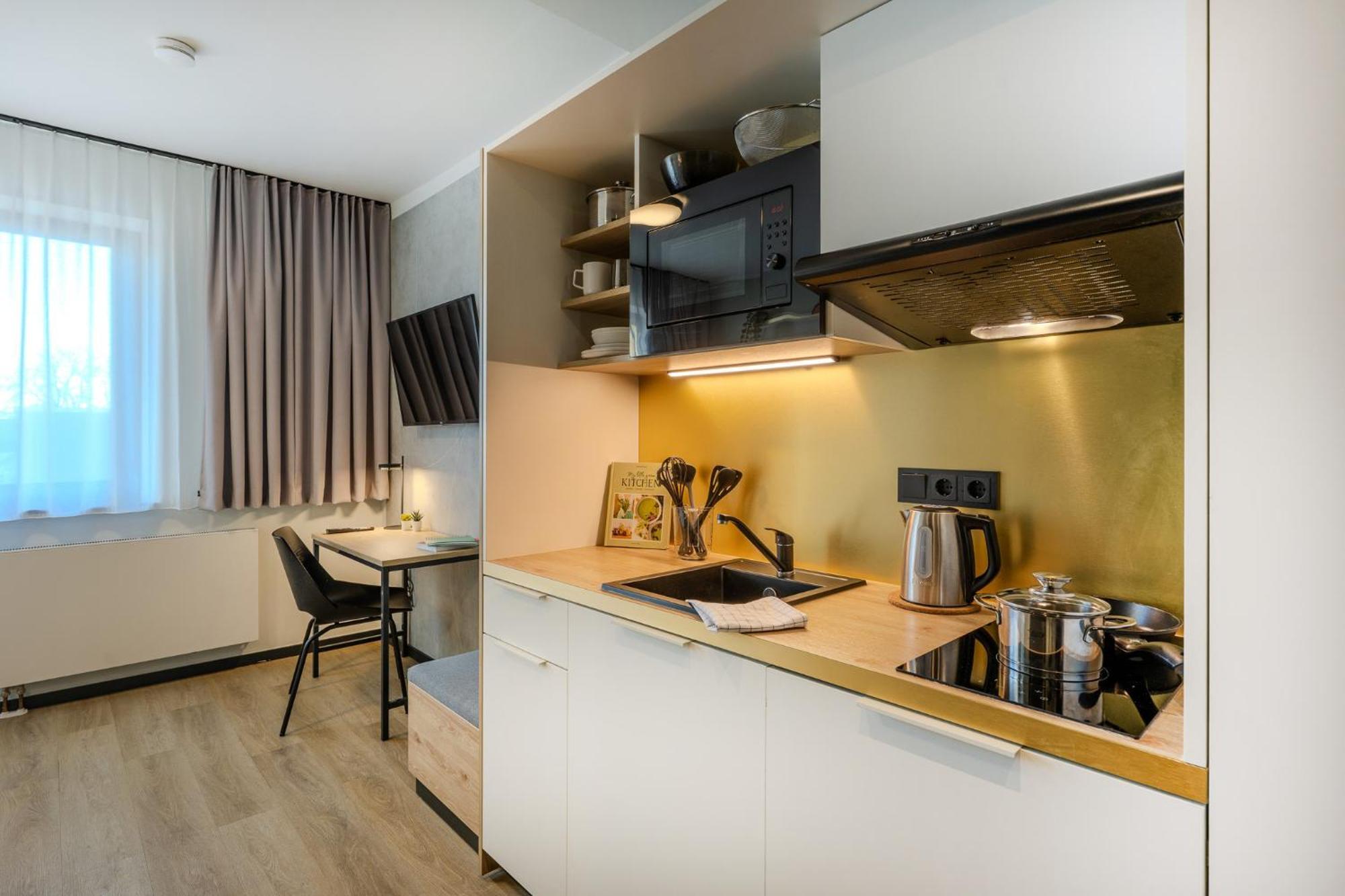 The Base Berlin One Hotel Bagian luar foto